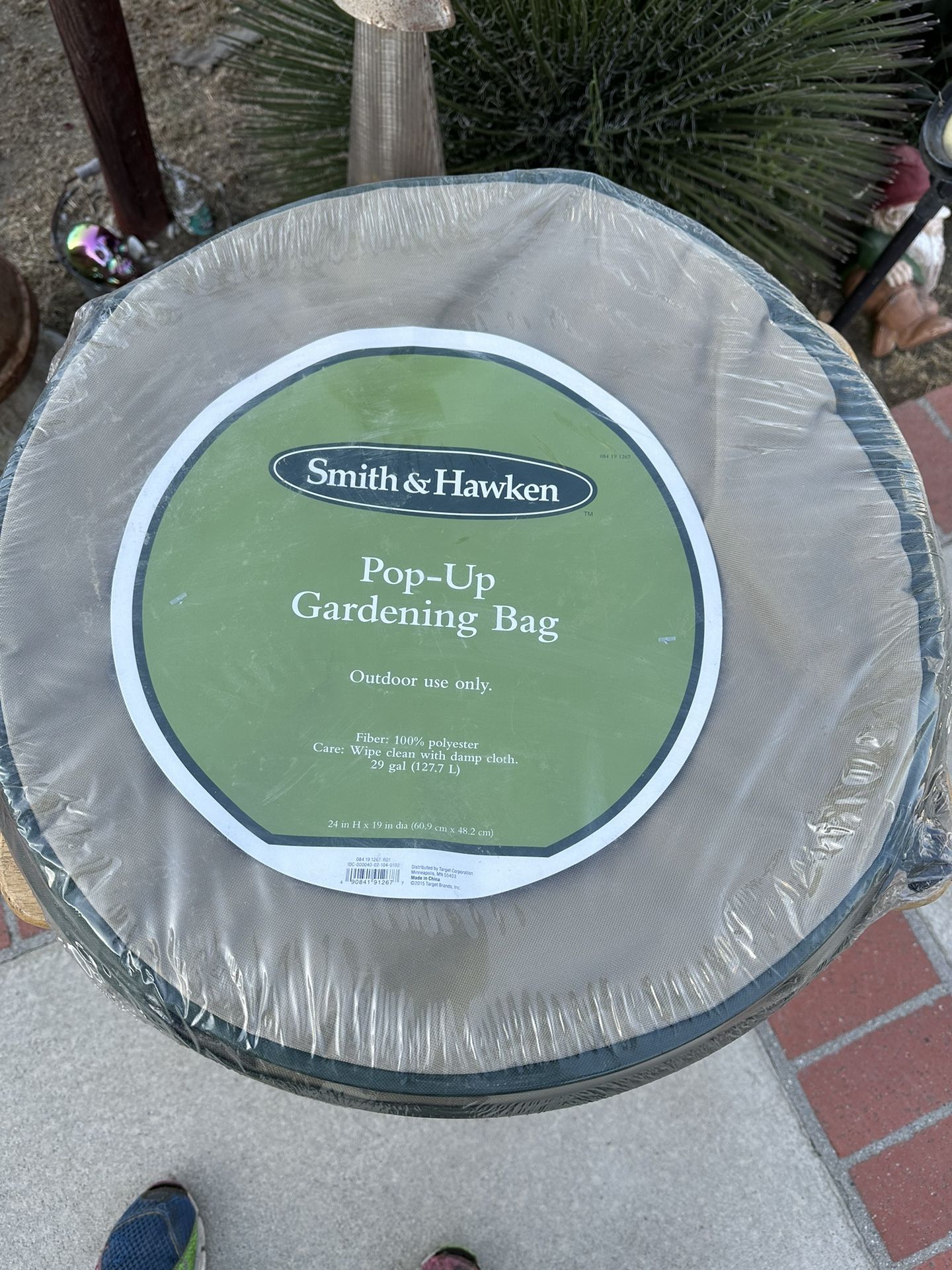 Smith & Hawken Pop-Up Gardening Bag.