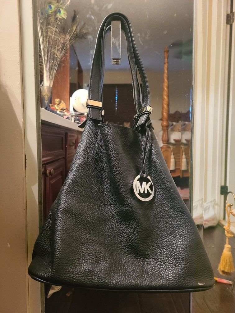 MKors handbag    for Sale in Fort Lauderdale, FL - OfferUp