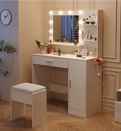 White Bedroom Vanity with Mirror