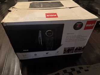 RCA Microwave – 900 Watts (Black) – In Box