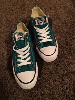 Brand new converse size 7 in women's and 5 in mens