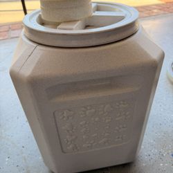 Dog Food Container Gamma Seal Lid