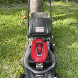 Self Propelled Honda Lawn Mower LBSN Model HRN 216 With Dual Blades Manual Included 