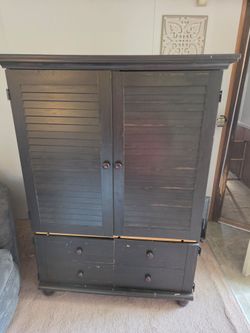 Entertainment center