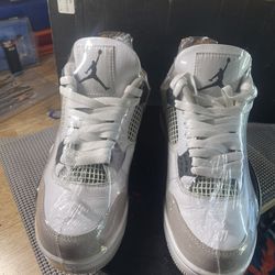 Jordan 4 MILITARY BLACK