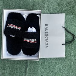 Black Balenciaga fur slides