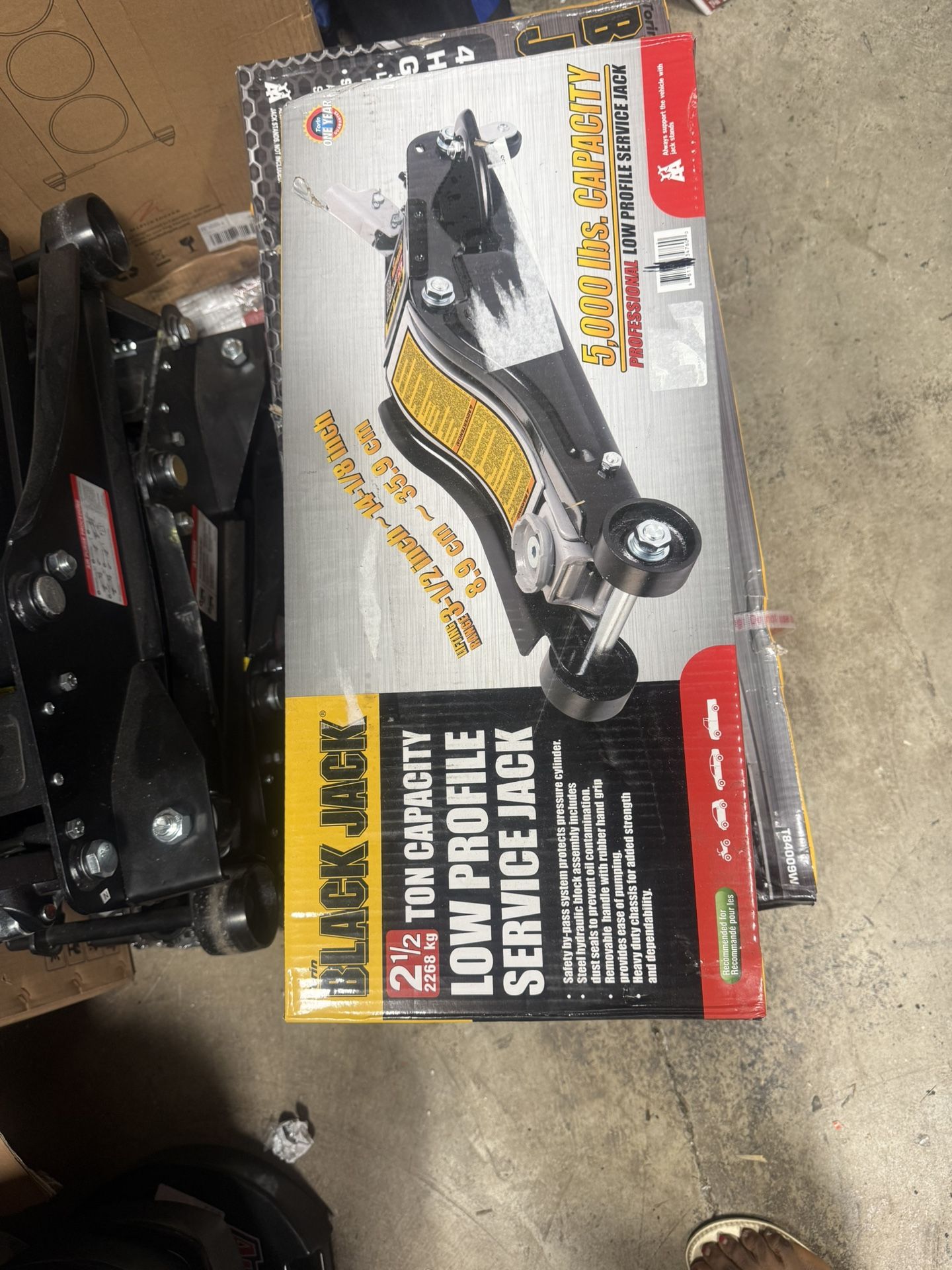Black Jack T825010W Low Profile Floor Jack Black/Silver with Caster Wheels, 2.5 Ton Black