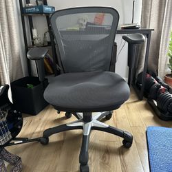 Mesh Swivel Ergonomic Task Chair in Dark Gray