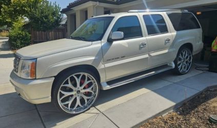 28's Artis Forged Radon Multi-Piece Rims w/ floating center caps (LEXANI BRAND)