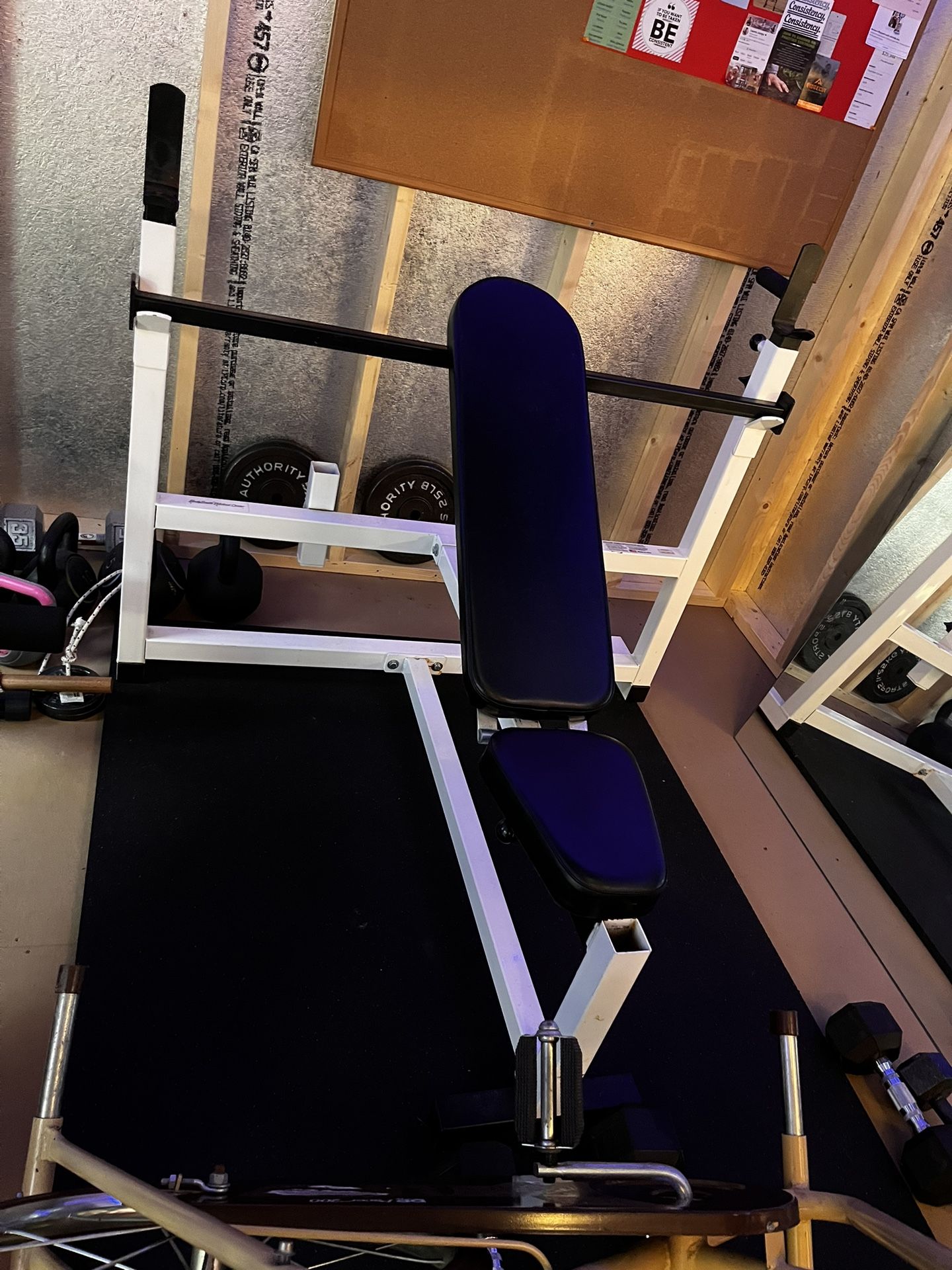 Adjustable weight bench