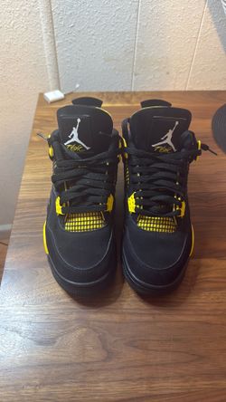 Thunder jordan 4’s shoes