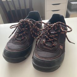 Lands’End  Lace up Hiking Shoes Women’s Size 6.5
