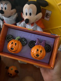 Disney Pumpkin Salt and Pepper shakers 🎃