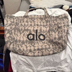 “alo” tote bag