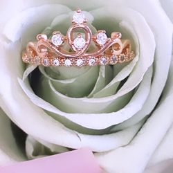 Crown diamond ring