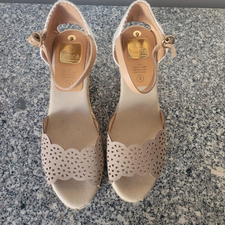 Kanna Wedges Size 9. New