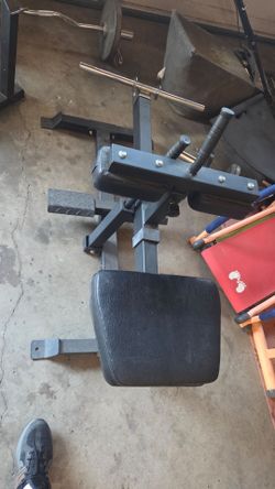 Calf raise machine