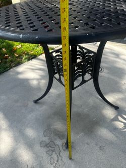 Round Cast Aluminum Patio Dining Table