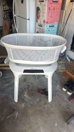 4 moms bassinet