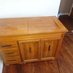 Singer Sewing Machine With Desk And Lift