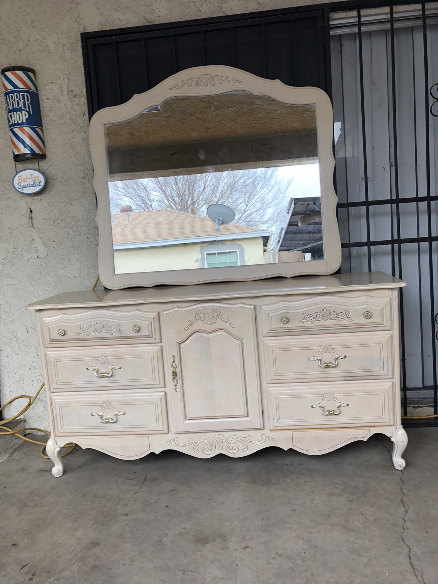 Twin bed frame / Dresser/ mirror /one night stand