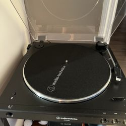 Audio Technica AT-LP60XBT Turntable