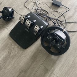 Logitech G920 Driving Wheel with pedals and shifter 