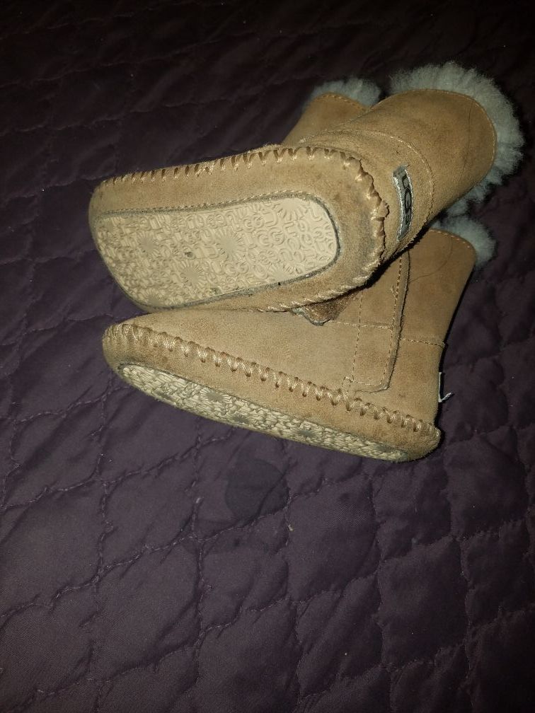 Toddler ugg boots sz 4/5
