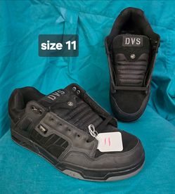New size 11 DVS Enduro Heir skate shoes in the black/black colorway