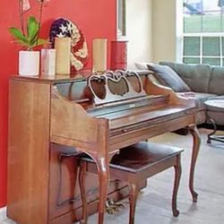 Upright piano