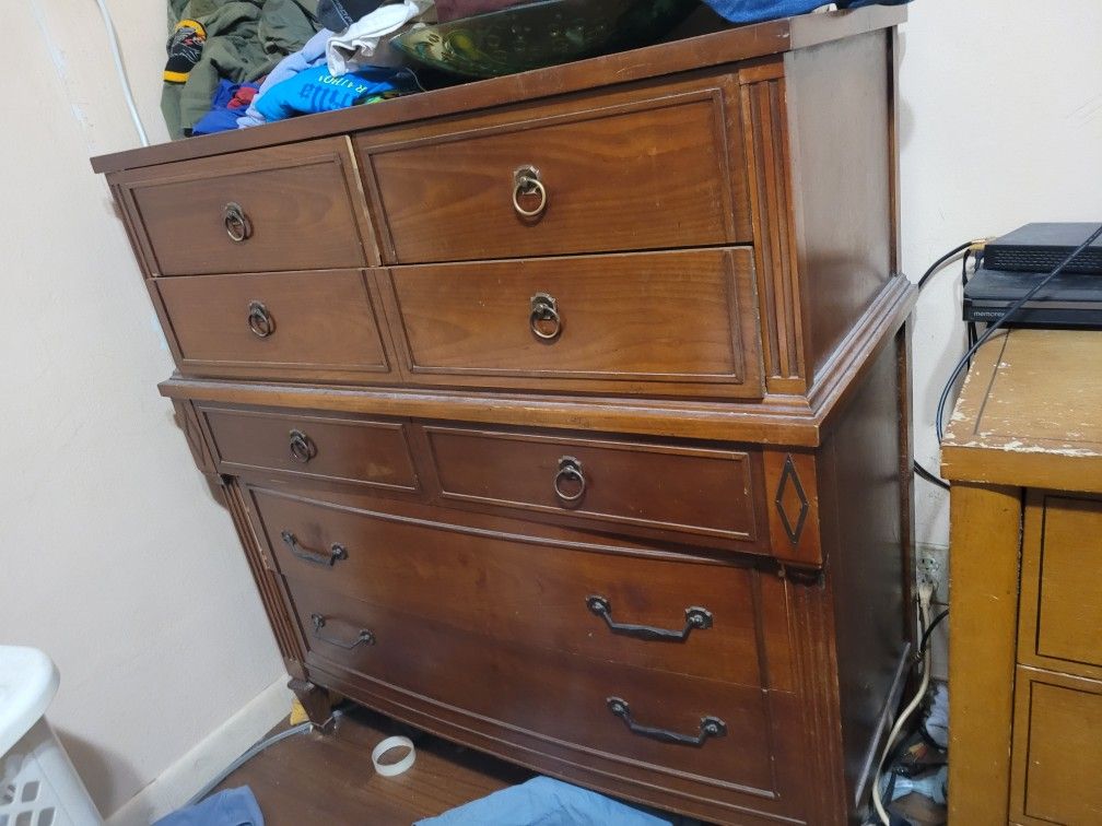 Free Dresser, Armoire, Lamp, And Cubbard / Pantry