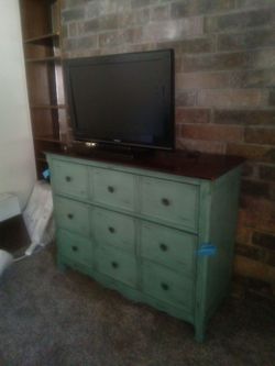 Dresser/tv stand