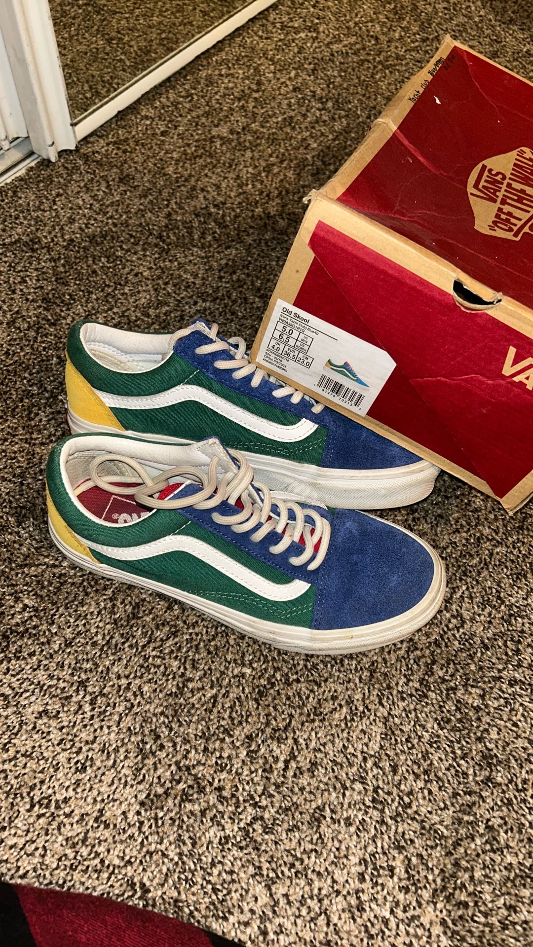 Yacht Club Vans