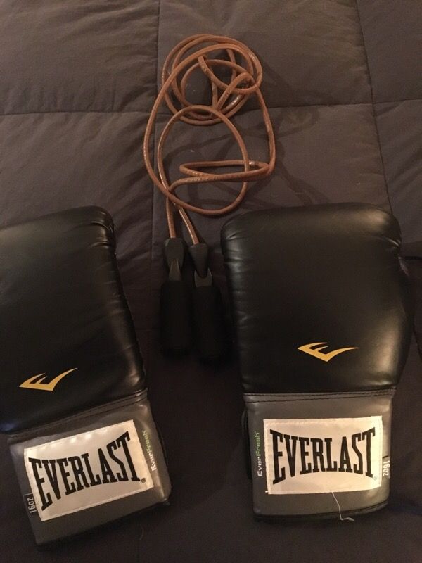 Everlast boxing gloves with jump rope!