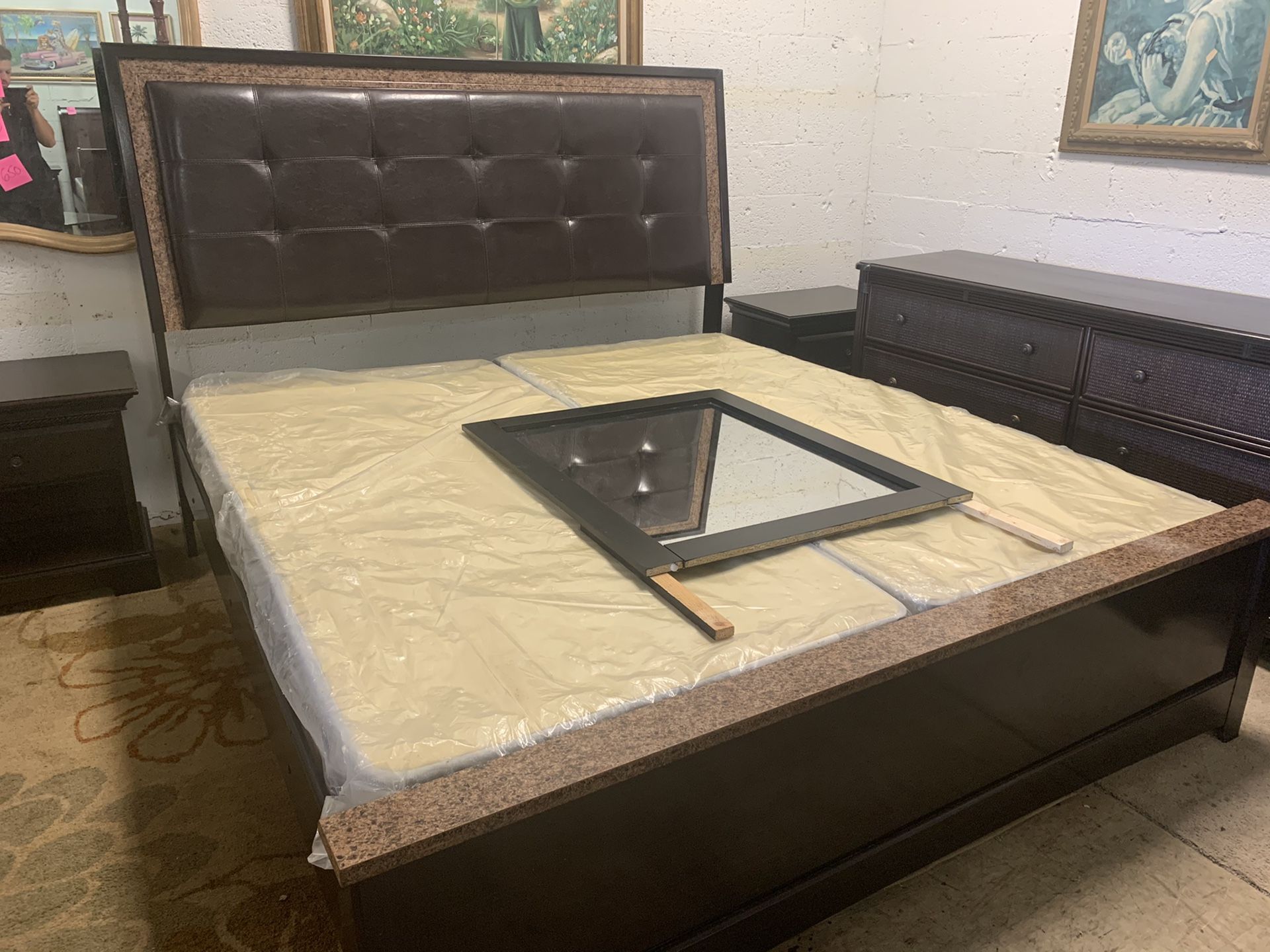 Ronmi Furniture inc. King size bedroom set in excellent condition!!