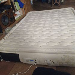 Full king size aero air  bed w/remote