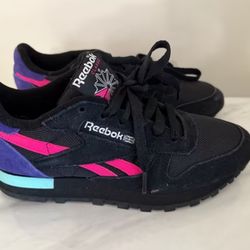 Women’s Size 6 Reebok Sneakers LIKE NEW!