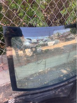 BACK GLASS 2005-2010 WOLKSWAGEN JETTA OEM.