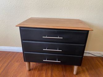Vintage Wooden 3-Drawer Dresser / black