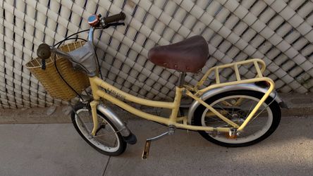 Yellow kids beach cruiser