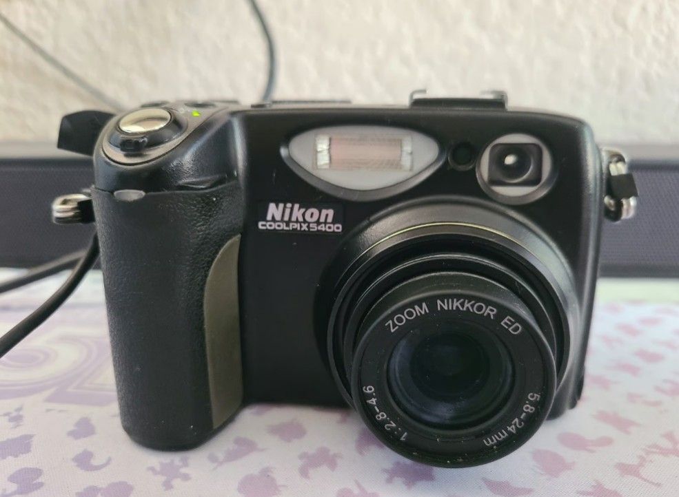 Nikon COOLPIX E5400 5.1MP Digital Camera