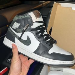 Jordan 1  mid