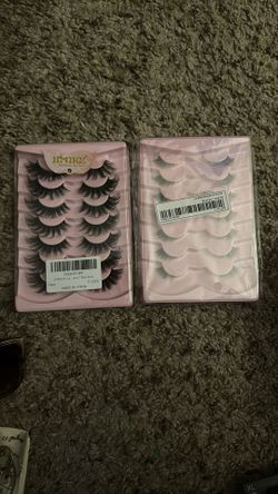 Very long and very short false strip lashes