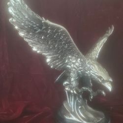 Bald Eagle Statue