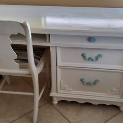 White Desk With Drawers 