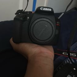 Canon EOS Rebel T7 Camera