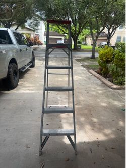 Louisville 6’ aluminum ladder 🪜