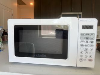 Proctor Silex 700W 0.6 cu ft Countertop Microwave Oven