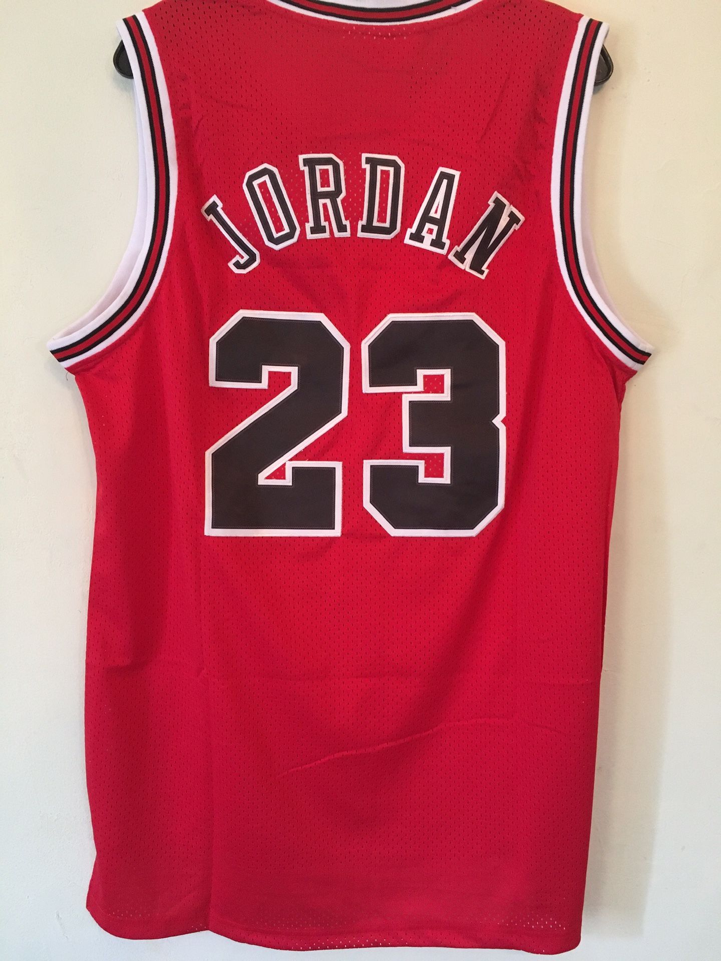 Brand new English font bulls Michael Jordan red jersey