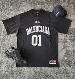 Black Lexury T-Shirt  M L OVERSIZES 